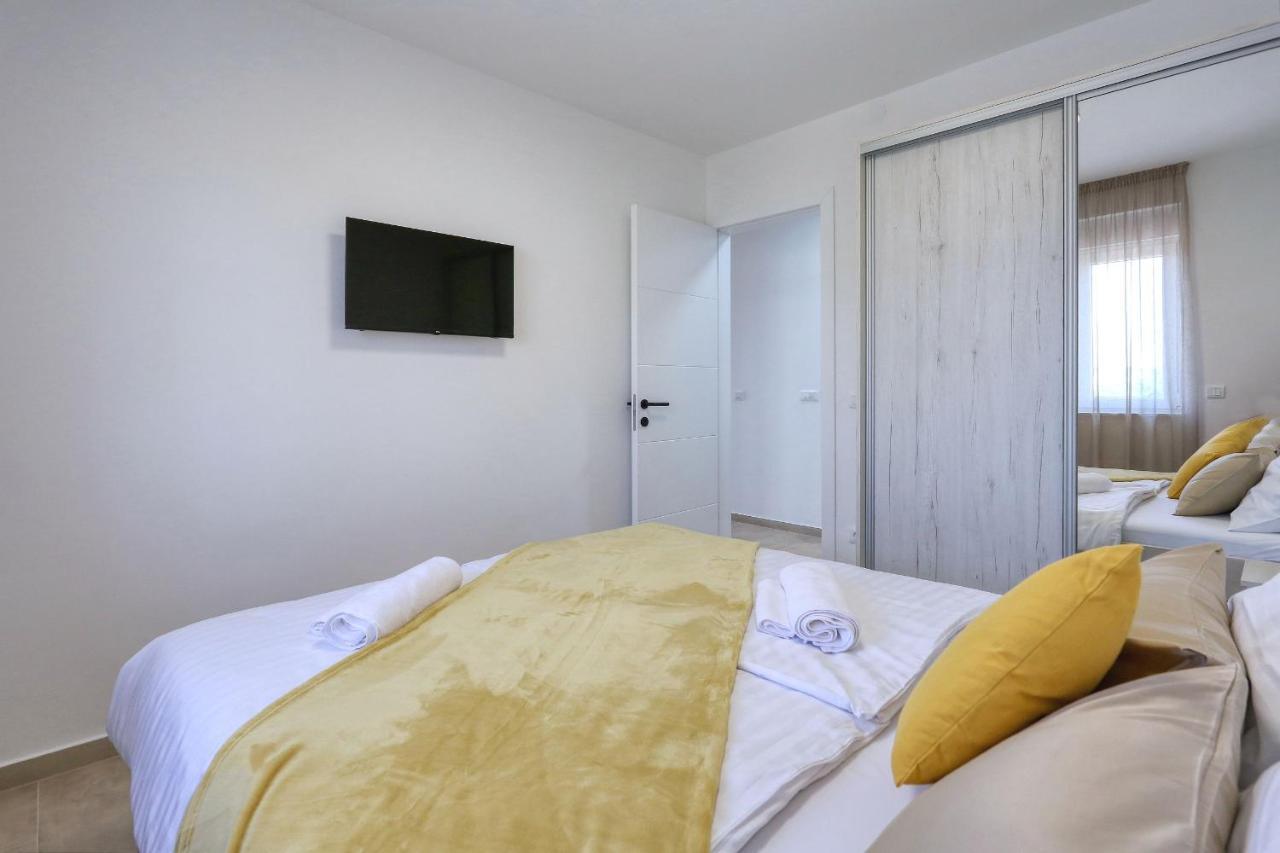 Apartments Bonaca With Jacuzzi Privlaka  Kültér fotó
