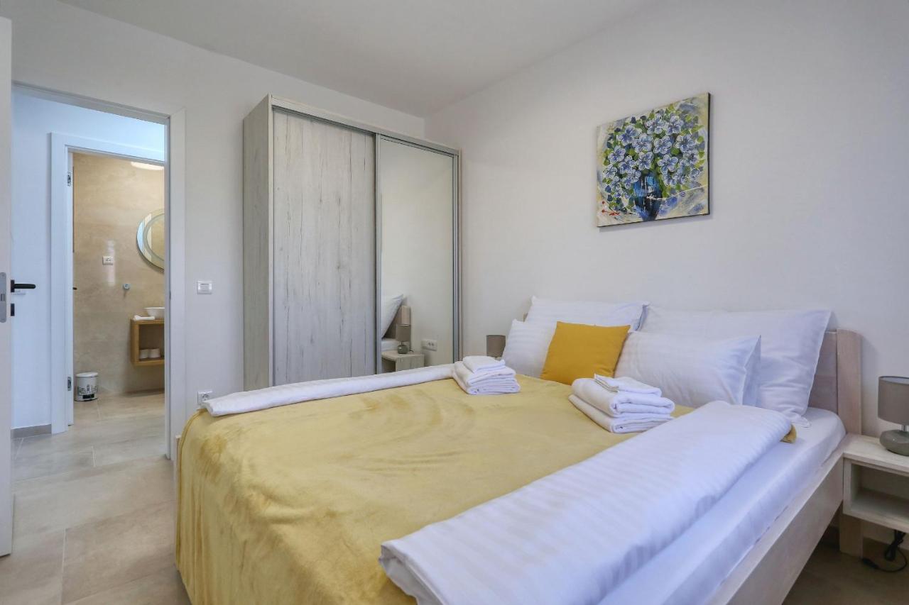 Apartments Bonaca With Jacuzzi Privlaka  Kültér fotó