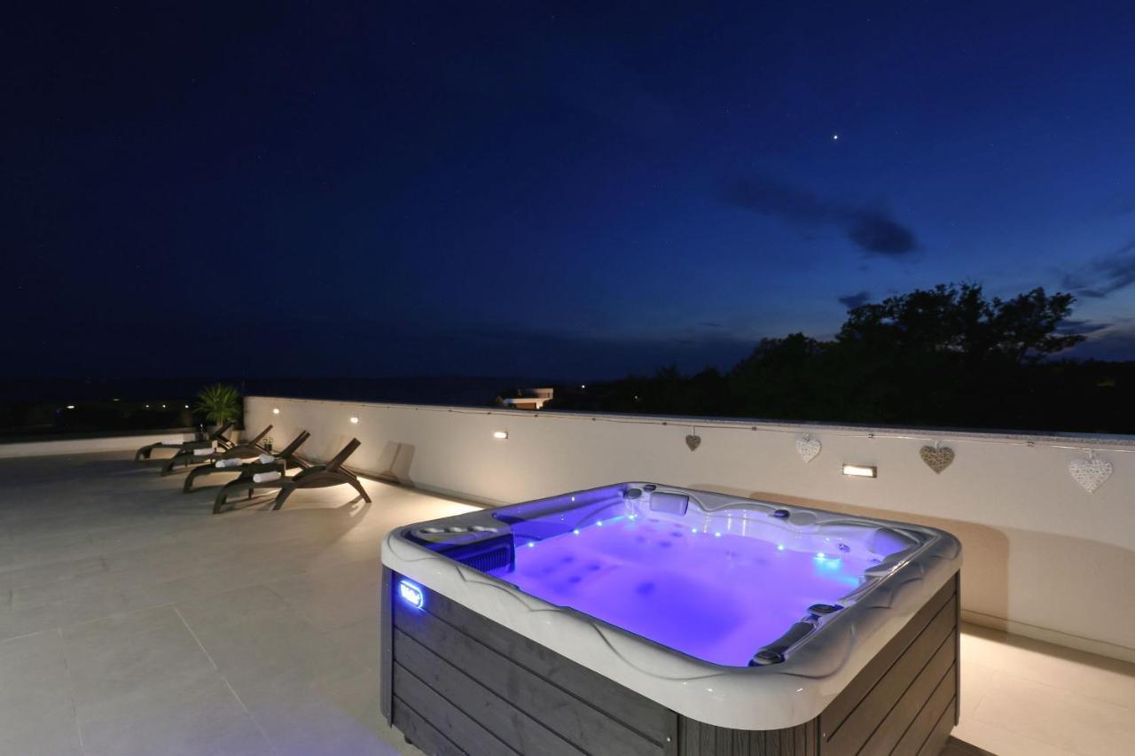 Apartments Bonaca With Jacuzzi Privlaka  Kültér fotó